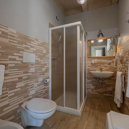 Maddalena Oda ve Kahvaltı Bardolino