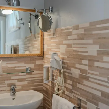 Maddalena Oda ve Kahvaltı